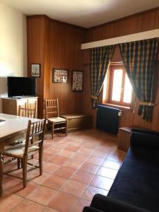 Televízia a/alebo spoločenská miestnosť v ubytovaní Casa Dell'Orso