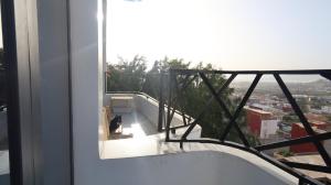 Rõdu või terrass majutusasutuses Agadir Funky Chill Guesthouse Surf, Horse, Music adventures