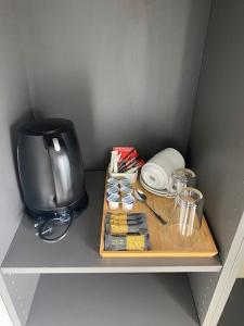 Příslušenství pro přípravu čaje a kávy v ubytování Ardeen House