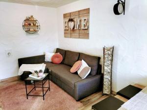 Ein Sitzbereich in der Unterkunft Ferienwohnung Schneider