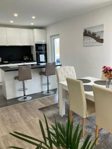 Kuchyň nebo kuchyňský kout v ubytování Moderne Einliegerwohnung nähe Ingolstadt und Bad Gögging