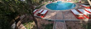 an overhead view of a swimming pool with red and white chairs at Dar Fatna Marrakech in Marrakech