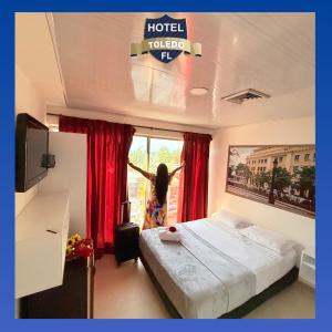 Postel nebo postele na pokoji v ubytování Hotel Toledo FL