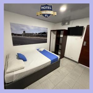 Postel nebo postele na pokoji v ubytování Hotel Toledo FL
