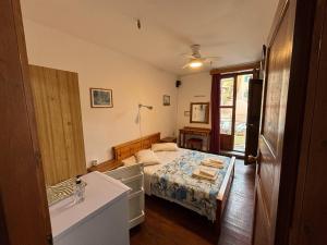 Ένα ή περισσότερα κρεβάτια σε δωμάτιο στο Stelios Rooms to Rent
