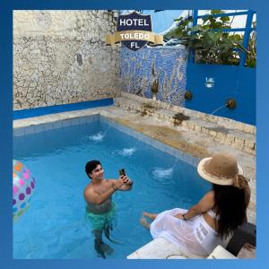 Bazén v ubytování Hotel Toledo FL nebo v jeho okolí