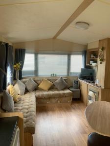 Posezení v ubytování Caravan by the Sea C42