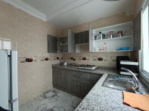 Kjøkken eller kjøkkenkrok på Azur Luxury View - Panoramic Apartment in Fes