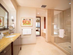 Ένα μπάνιο στο Penthouse Ocean Views, Top Tier Luxury! Sandcastles Suite L509 Sleeps 8! +32 φωτογραφίες