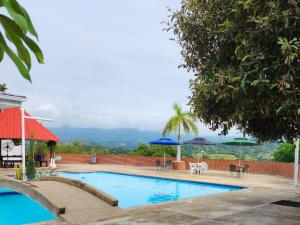 Piscina de la sau aproape de Hotel OK El Edén Tocaima