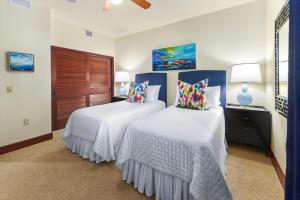 Rúm í herbergi á Panoramic Ocean Views At Wailea Beach Villas M511!