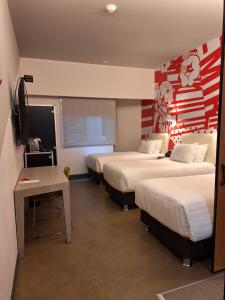 Rúm í herbergi á Radisson RED Miraflores