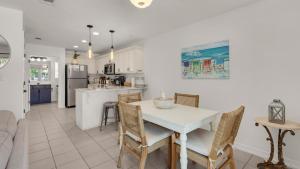 A cozinha ou kitchenette de Rollin Tide C7 - Think Happy Thoughts