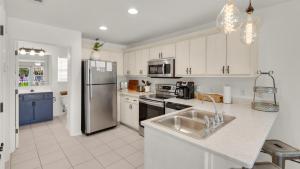 A cozinha ou kitchenette de Rollin Tide C7 - Think Happy Thoughts