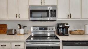 A cozinha ou kitchenette de Rollin Tide C7 - Think Happy Thoughts