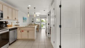 A cozinha ou kitchenette de Rollin Tide C7 - Think Happy Thoughts