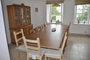 a dining room with a wooden table and chairs at Le Clos de Rosa in La-Roche-en-Ardenne