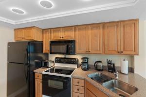 Gallery image of PSR #109 End Unit -First Floor and Close to The Lobby in Naples