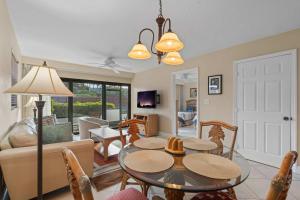 Gallery image of PSR #109 End Unit -First Floor and Close to The Lobby in Naples