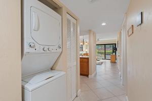 Gallery image of PSR #109 End Unit -First Floor and Close to The Lobby in Naples