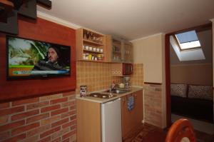 Kuchyňa alebo kuchynka v ubytovaní Gyulai Brill Apartman