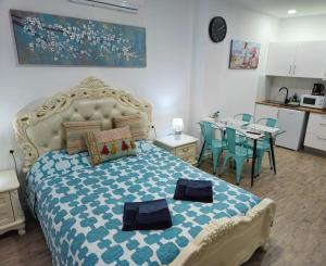 Kuchyň nebo kuchyňský kout v ubytování Apartamentos ZANCA CITY CENTER free luggage storage