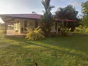 a house with a dog in front of a yard at Casa Campestre El Cairo in Villavicencio