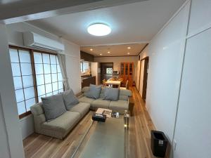 Posezení v ubytování 徳島市のまるごと貸切一軒家 最大5名 無料駐車場2台