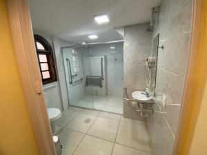a bathroom with a shower and a toilet and a sink at Apartamentos Gramado Centro - Localizados Próximo a Rua Coberta in Gramado +101 photos