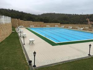Bazen u ili blizu objekta Relaxing Pool view 2 bed room Apartment