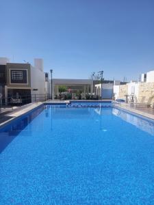 a large blue swimming pool on top of a building at Vista del Sol residence, pool, 3 parking spaces, 3 bedrooms, 2 bathrooms in Tlacote el Bajo