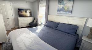 Photo de la galerie de l'établissement Tybeeland Steps to the Beach with Oceanviews, Beachside of Butler Ave, à Tybee Island 31 autres photos