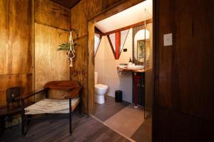 Koupelna v ubytování Sun Suite - tiny home treehouse