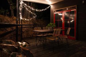 Patio nebo venkovní prostory v ubytování Sun Suite - tiny home treehouse