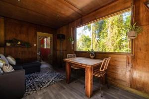 Posezení v ubytování Sun Suite - tiny home treehouse + 6 fotografií