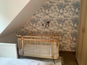 Postel nebo postele na pokoji v ubytování Boho Chic Penthouse