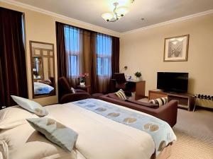 Postel nebo postele na pokoji v ubytování Chongqing Milky Way Hotel