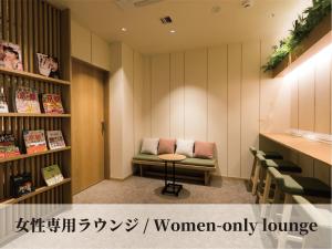 Posezení v ubytování Glansit Kyoto Kawaramachi