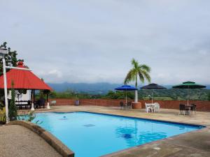 Piscina de la sau aproape de Hotel OK El Edén Tocaima
