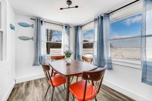 Φωτογραφία από το άλμπουμ του Lakeside 4BD Pushaw Lake Retreat σε Orono