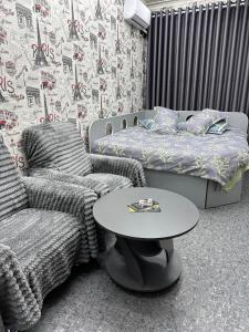 Postel nebo postele na pokoji v ubytování Квартира в центре Кара-Балта