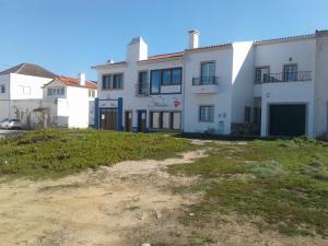 a large white house with a yard at Casa Berlengas a Vista in Peniche