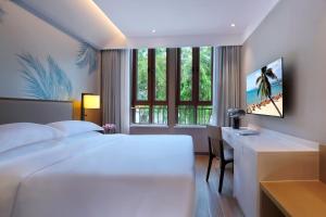 TV a/nebo společenská místnost v ubytování Sanya Han's Grace Hotel
