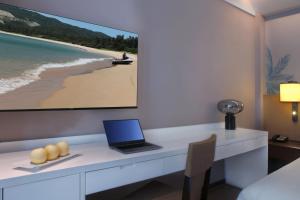 TV a/nebo společenská místnost v ubytování Sanya Han's Grace Hotel