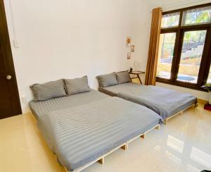 Postel nebo postele na pokoji v ubytování Umee Stayin Đà Lạt