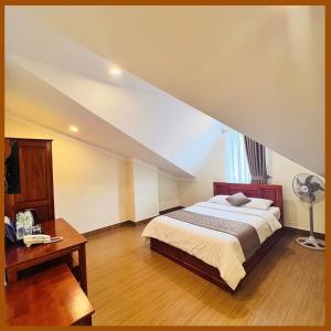 Postel nebo postele na pokoji v ubytování Nam Xuan Premium Hotel