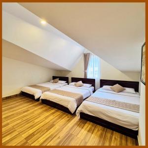 Postel nebo postele na pokoji v ubytování Nam Xuan Premium Hotel