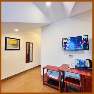 TV a/nebo společenská místnost v ubytování Nam Xuan Premium Hotel