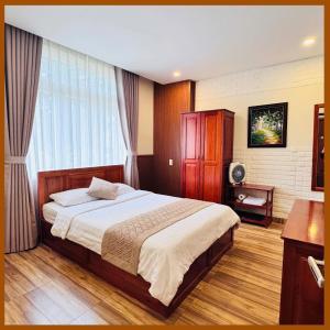 Postel nebo postele na pokoji v ubytování Nam Xuan Premium Hotel