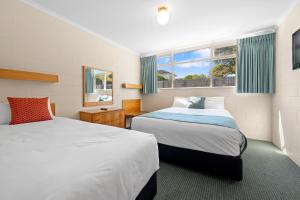 a hotel room with two beds and a window at Comfort Inn Devonport in Devonport